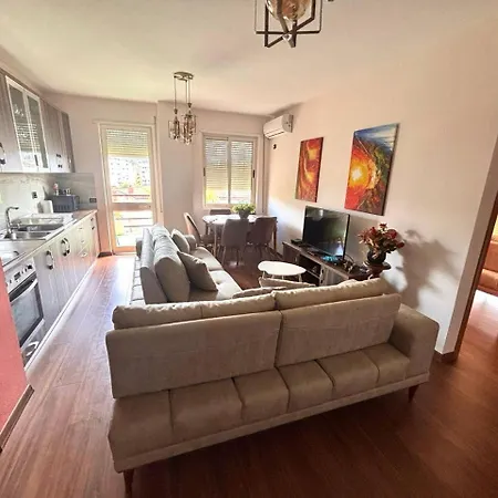 Light Holidays Apartment Golem (Tirana)